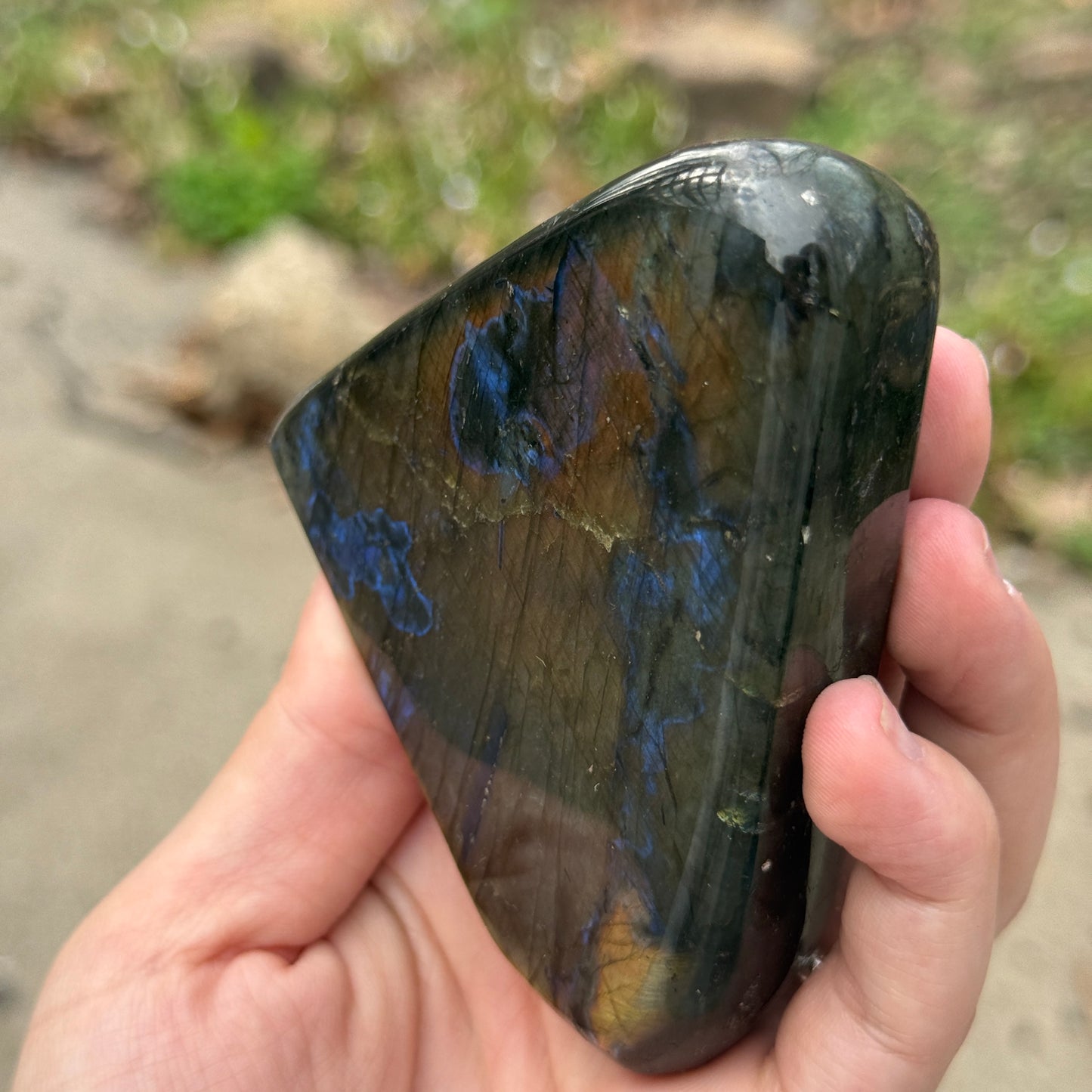 Labradorite Cut Base